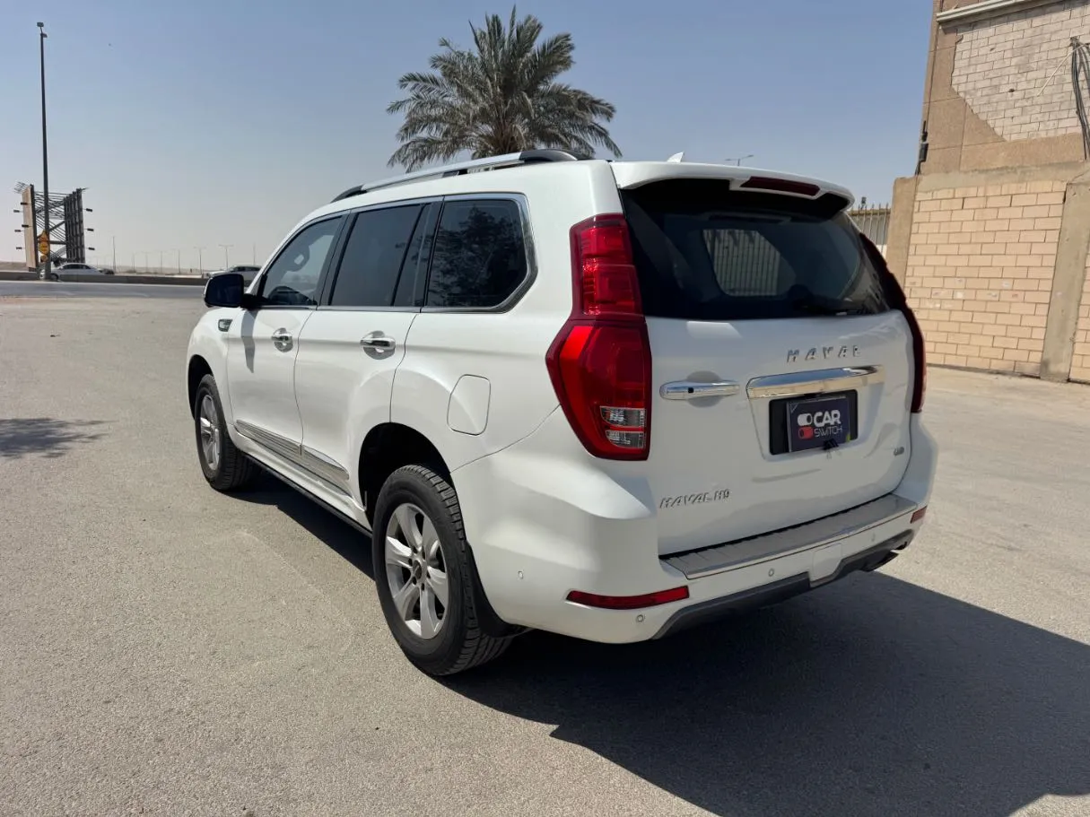 Car image 7
