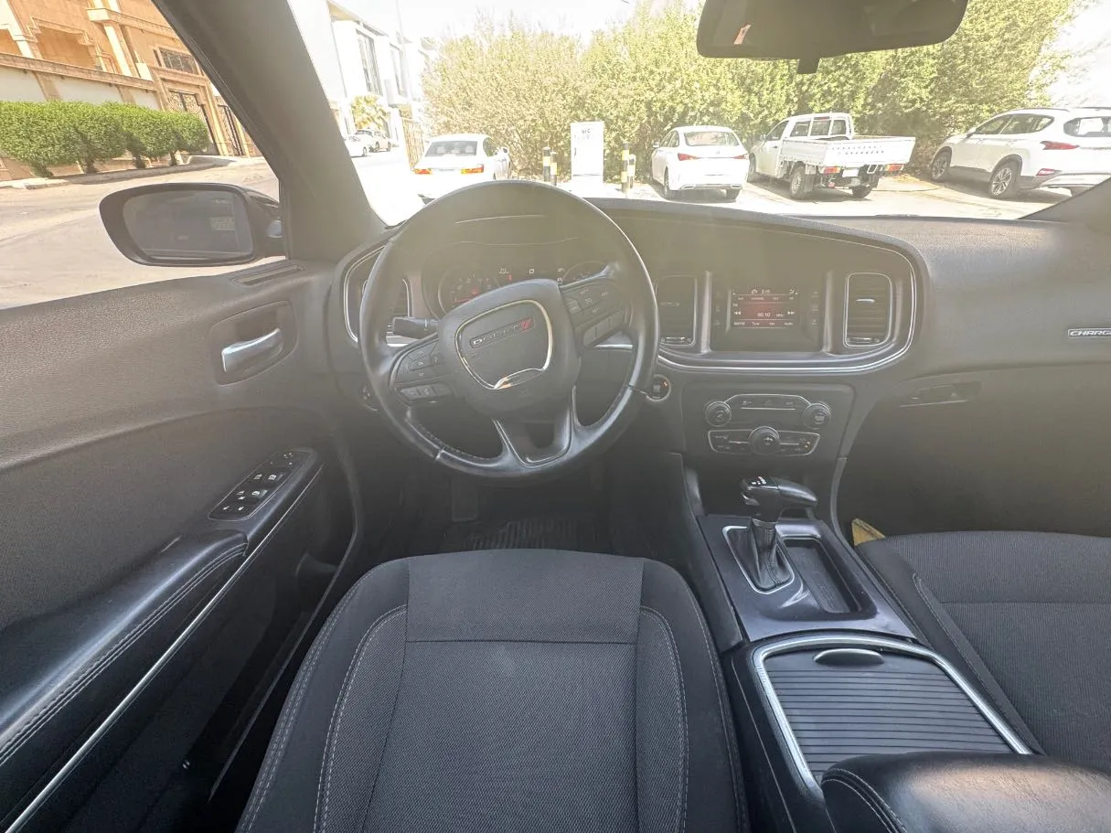 Car image 16