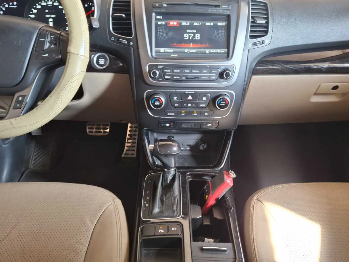 Car image 16