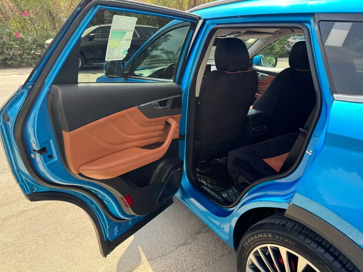 Car image 11