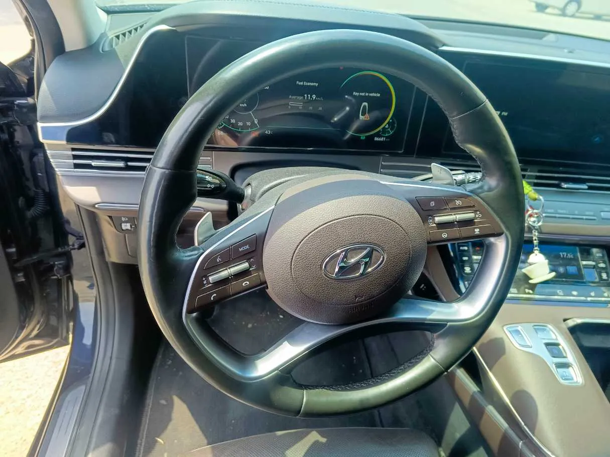 Car image 23