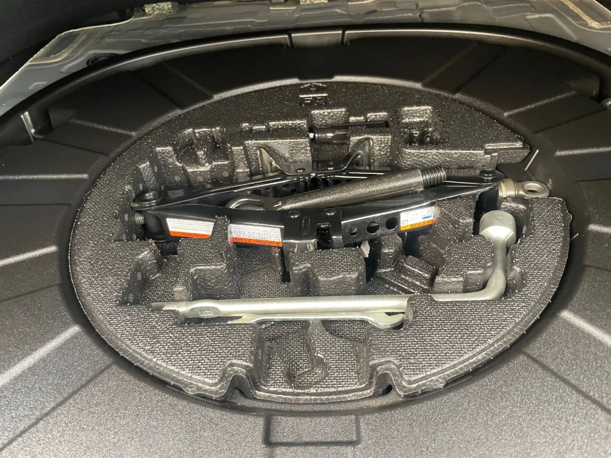 Car image 24