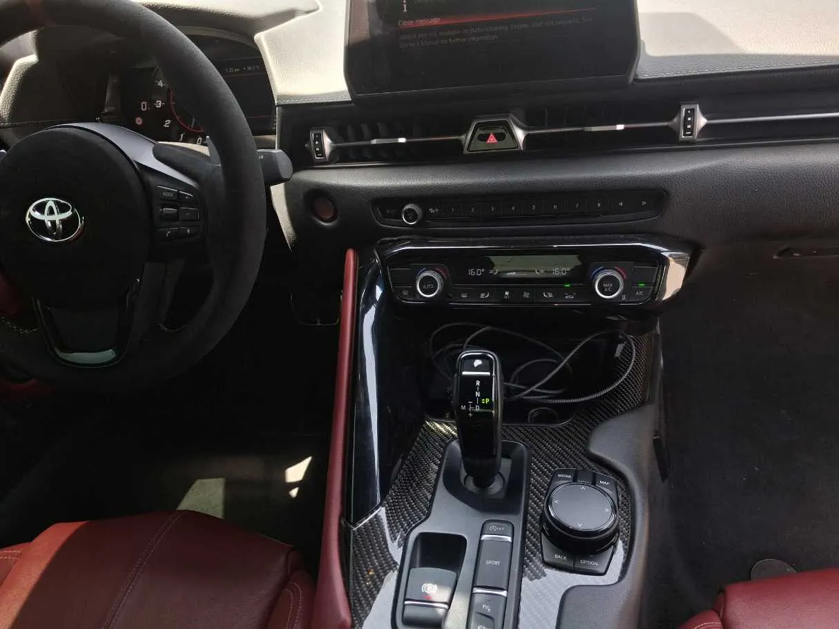 Car image 13