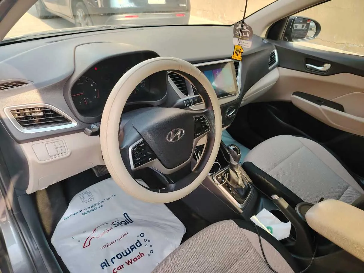 Car image 13