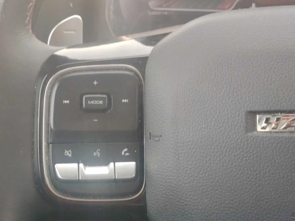 Car image 28