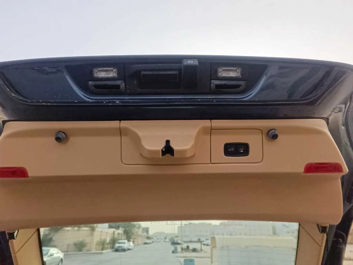 Car image 38