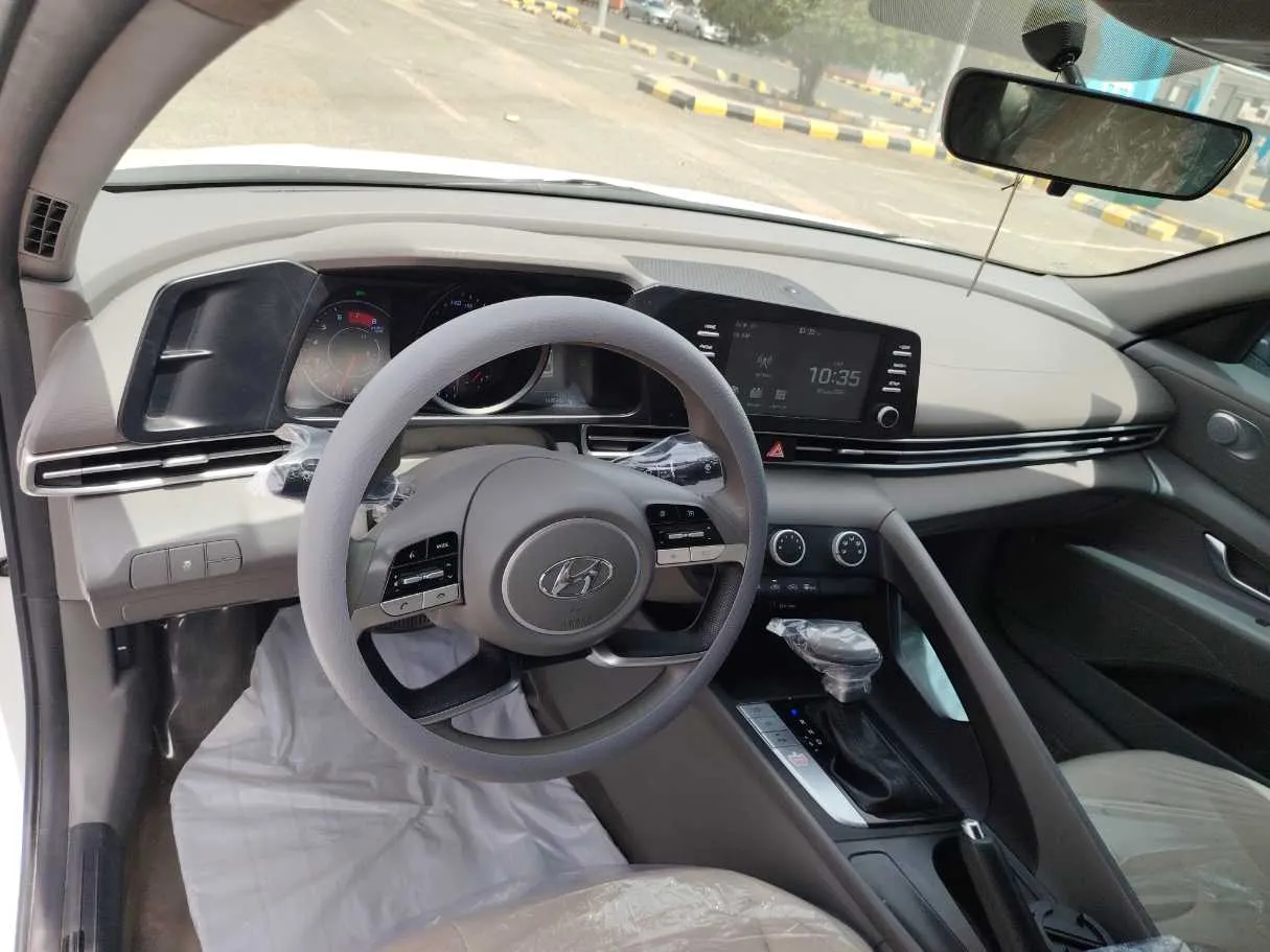 Car image 13