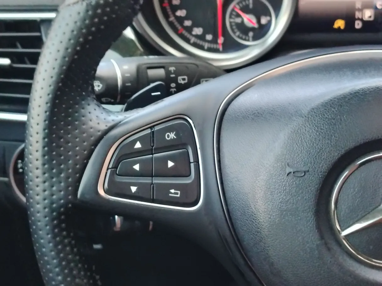 Car image 36