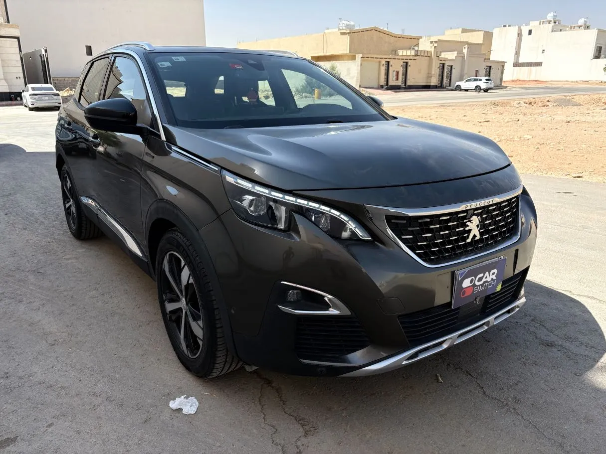Car image 3