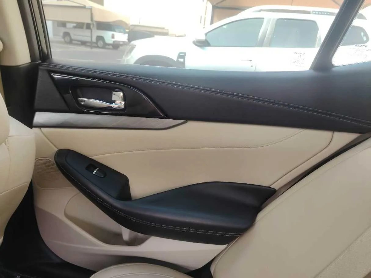 Car image 37