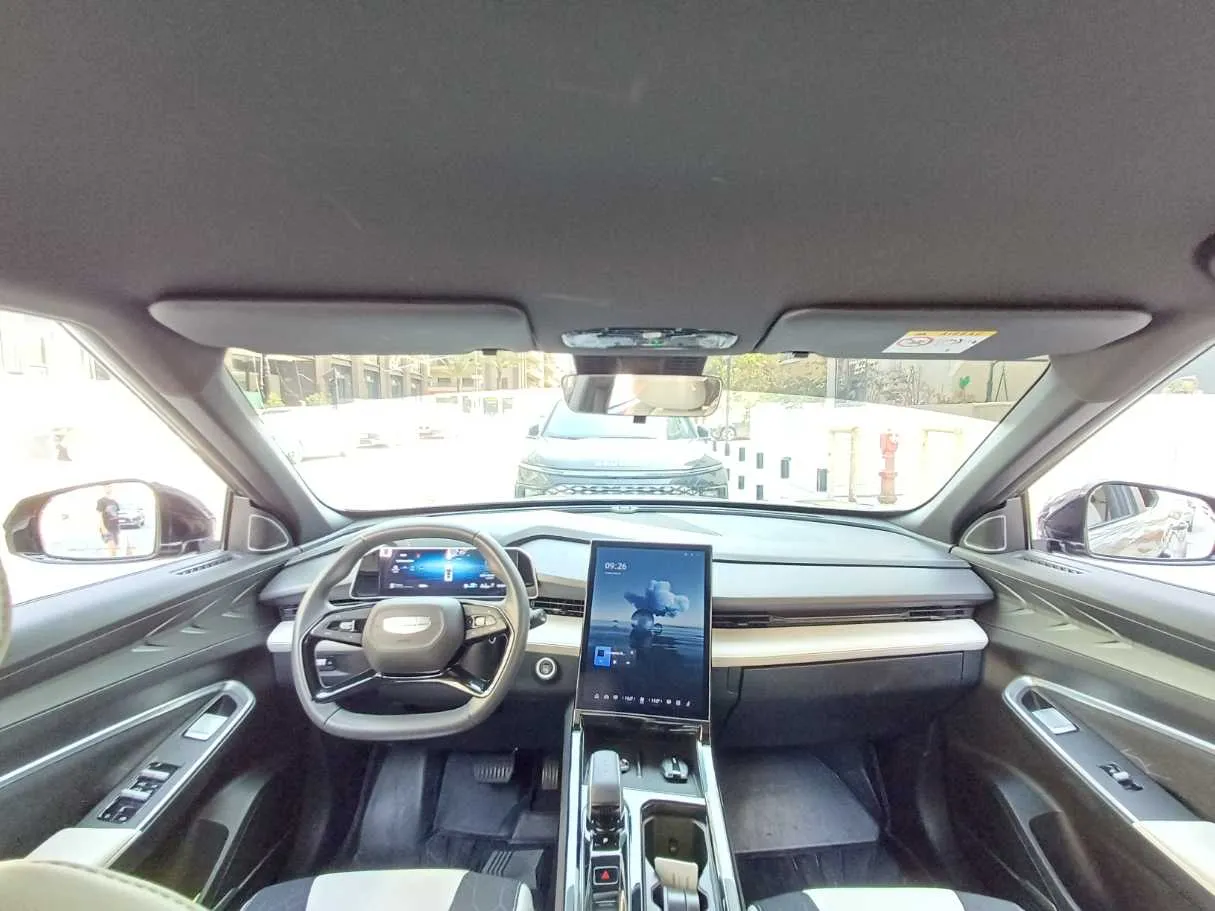Car image 17