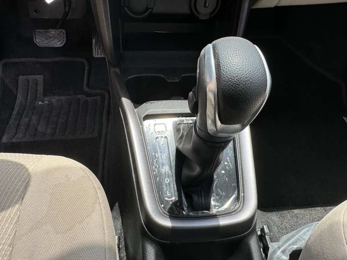 Car image 17