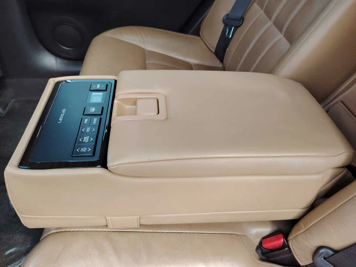 Car image 27