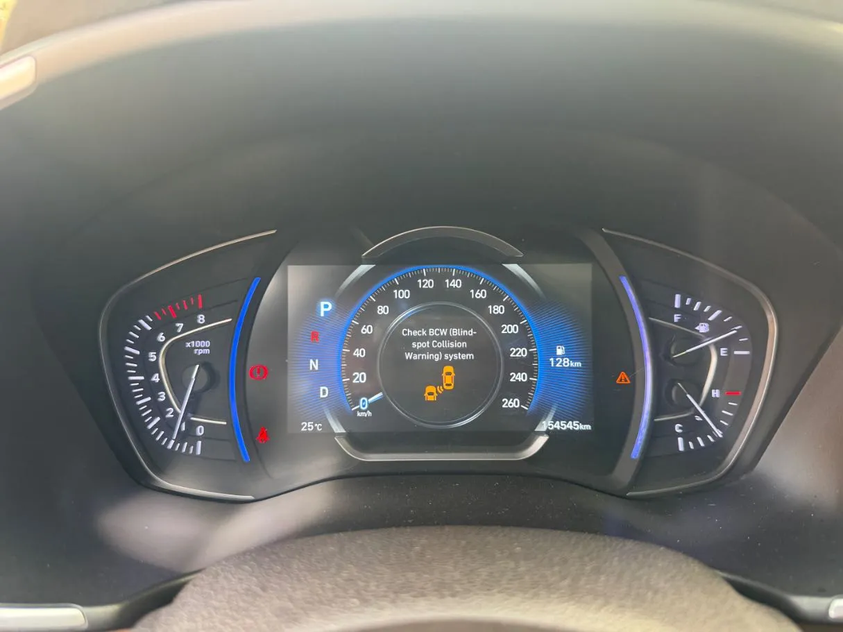 Car image 18