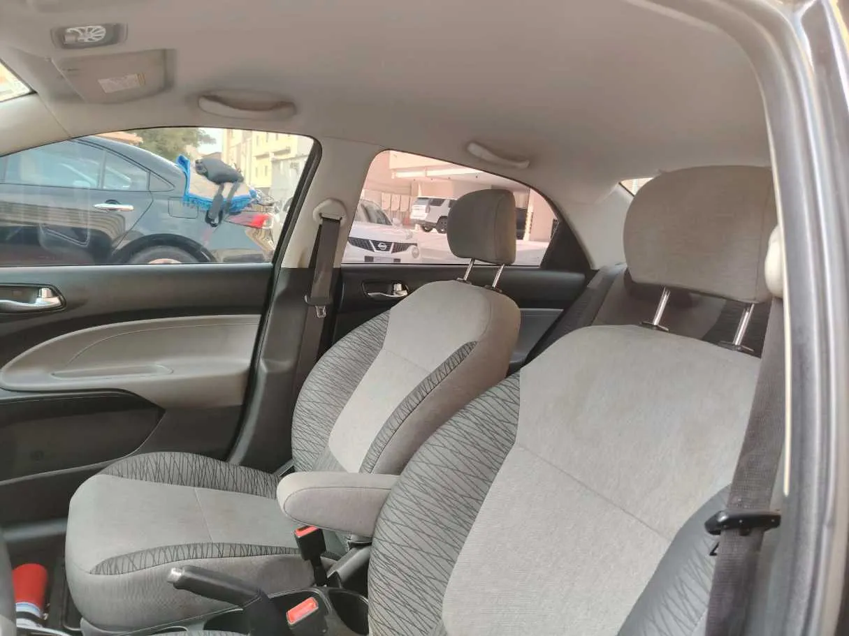 Car image 16