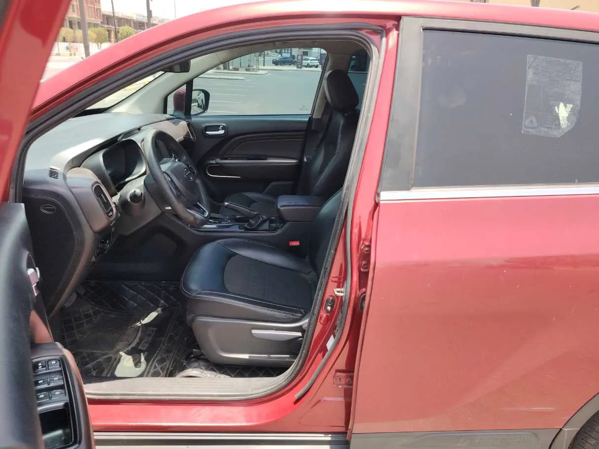 Car image 12