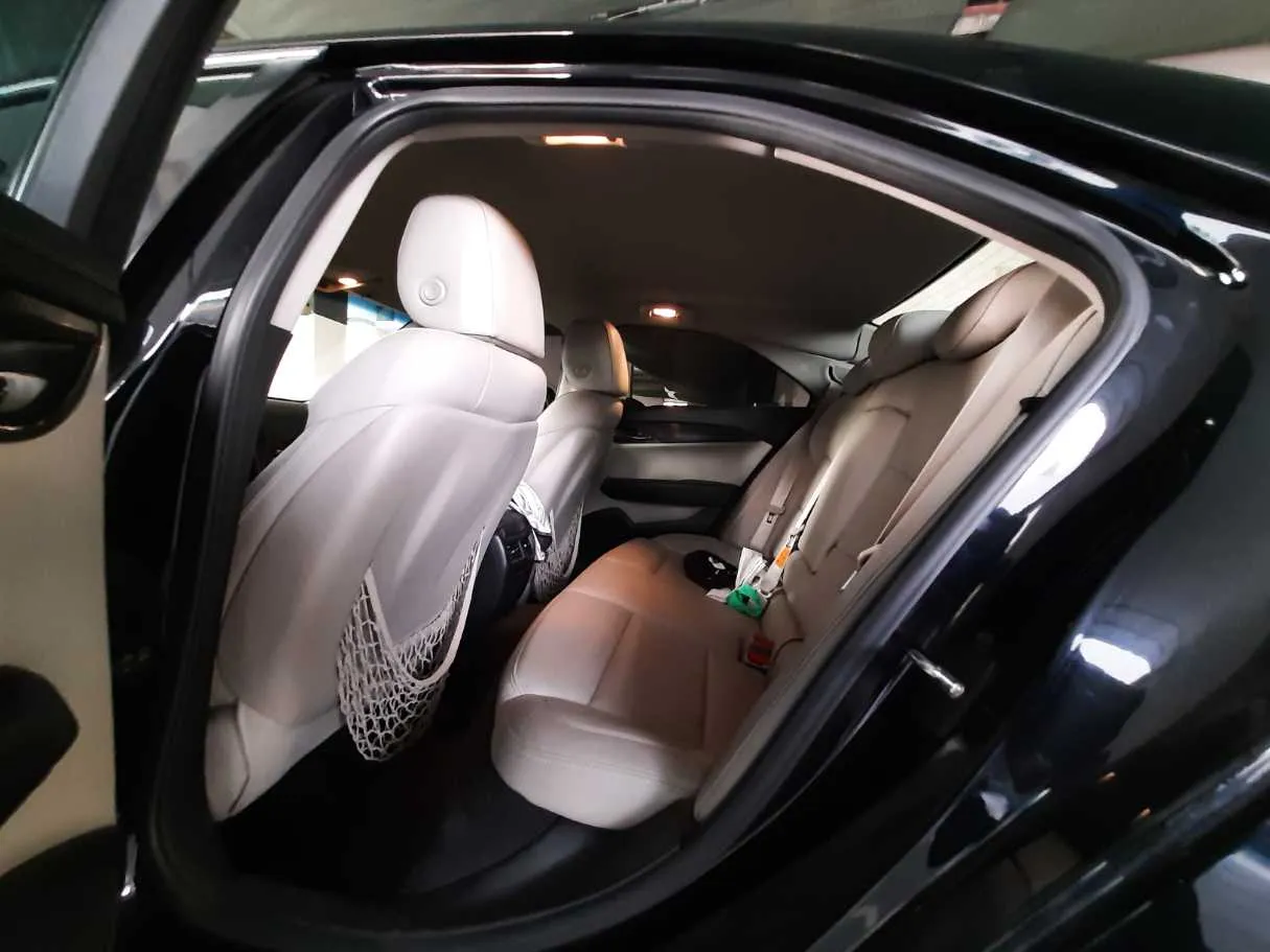 Car image 13