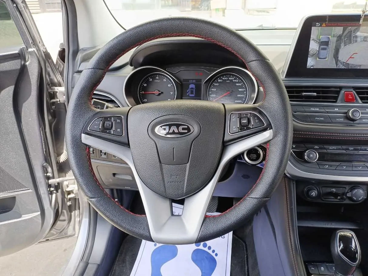 Car image 14