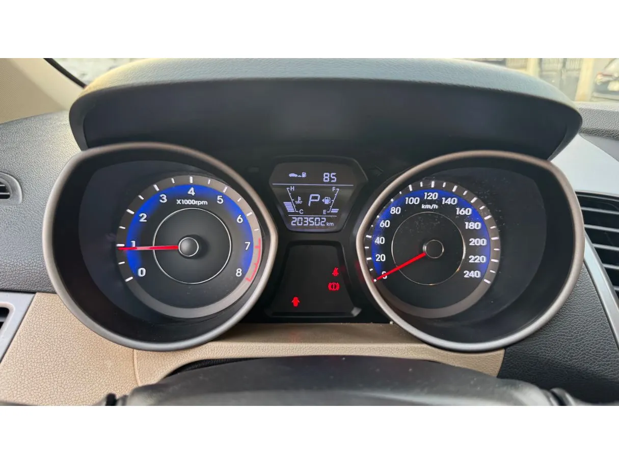 Car image 19