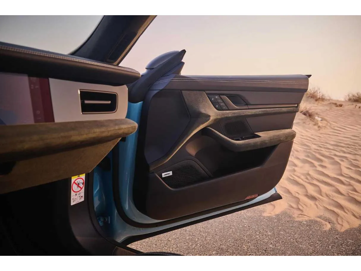 Car image 38