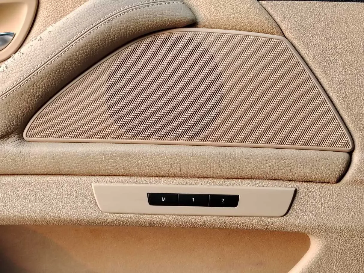 Car image 32