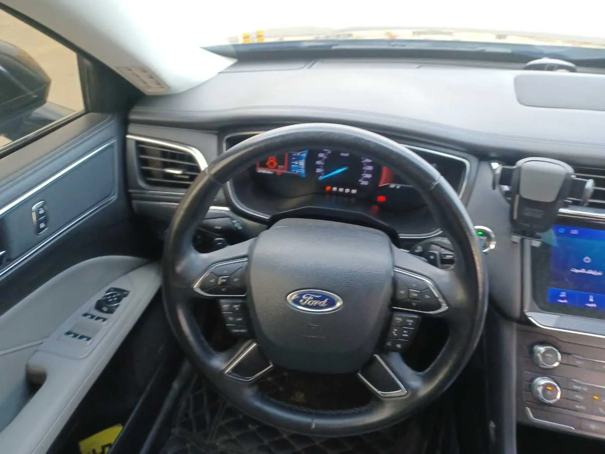 Car image 16