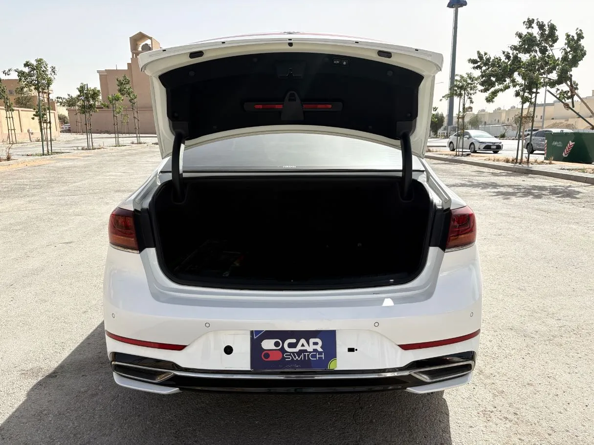 Car image 24
