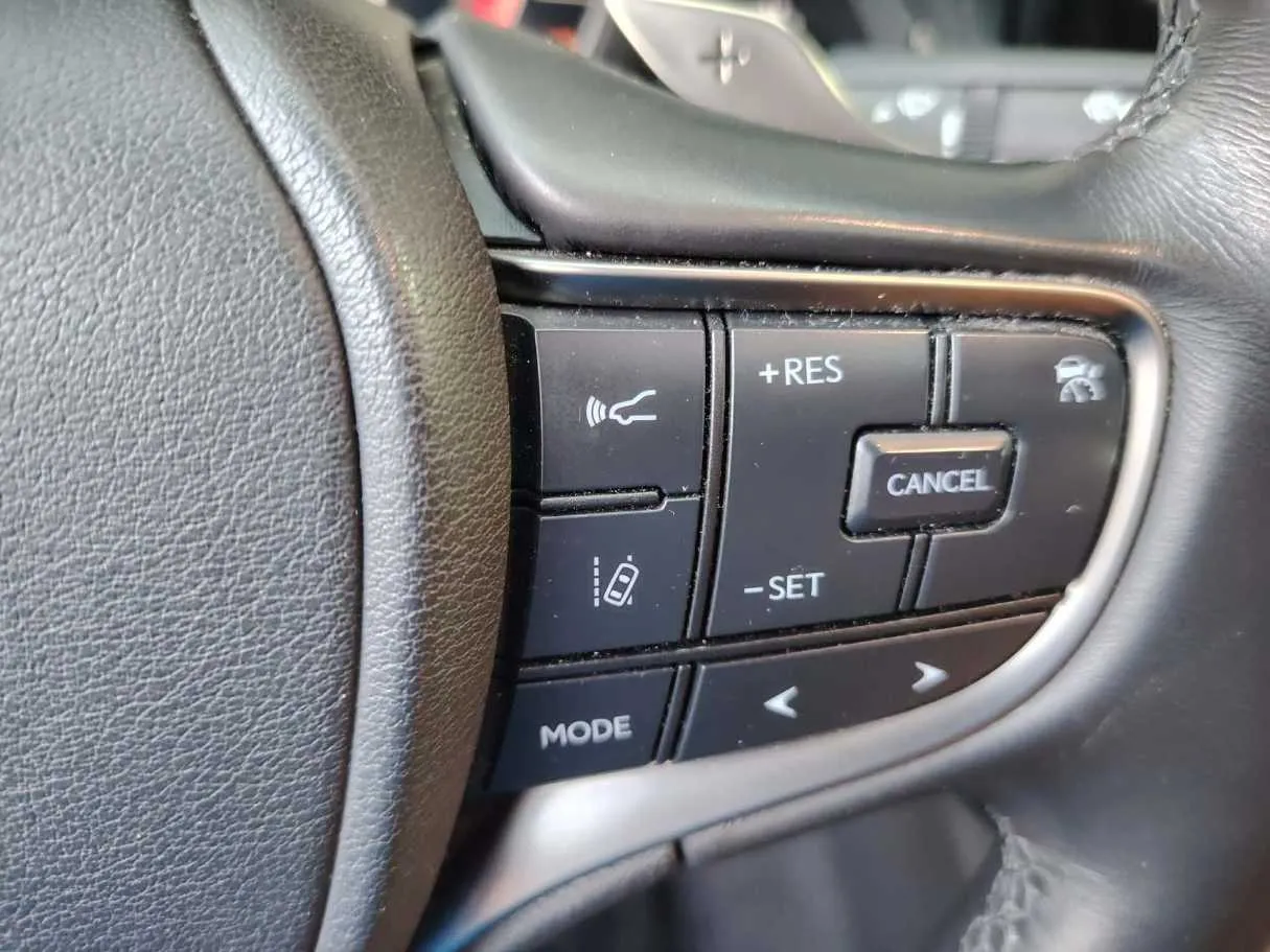 Car image 36