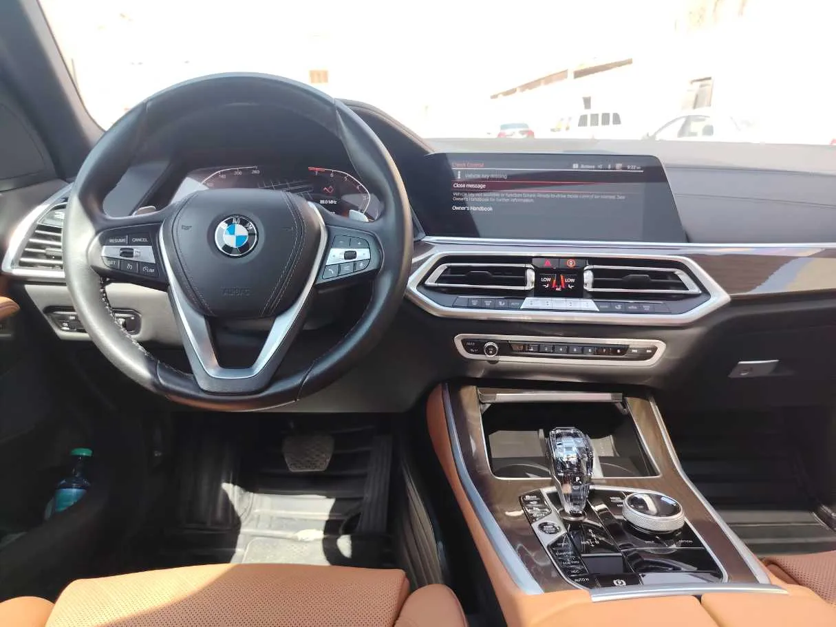 Car image 19