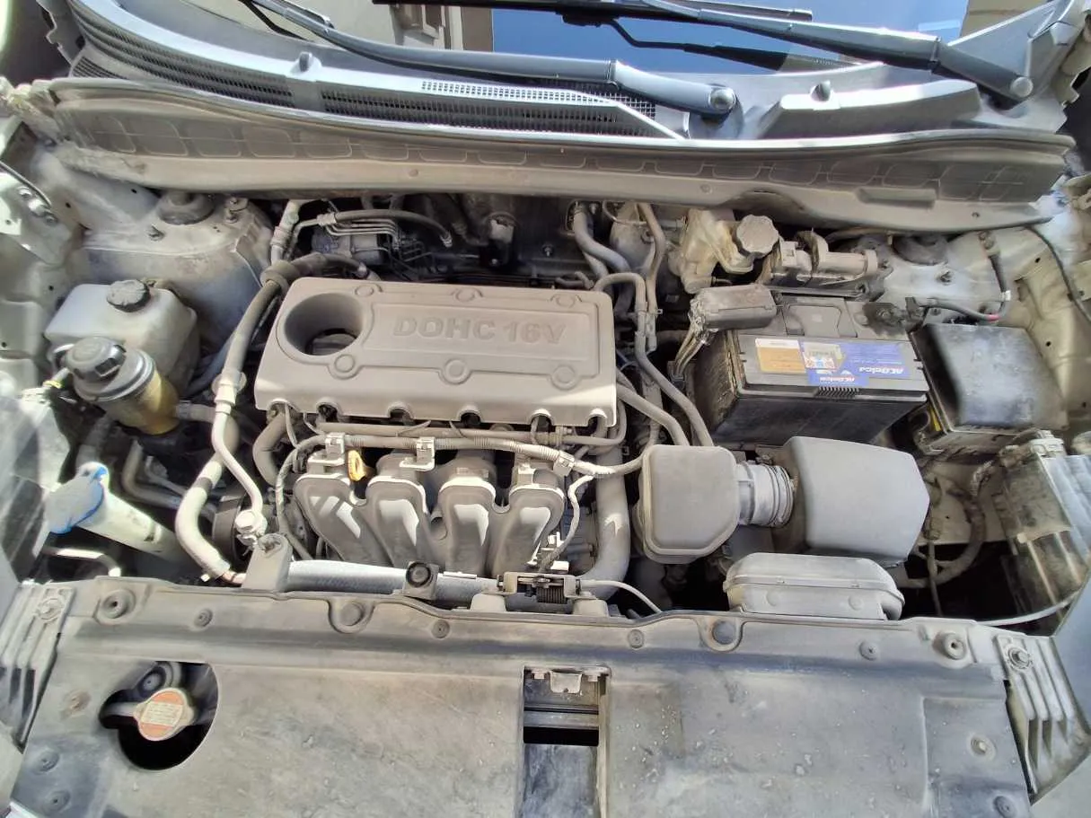 Car image 19