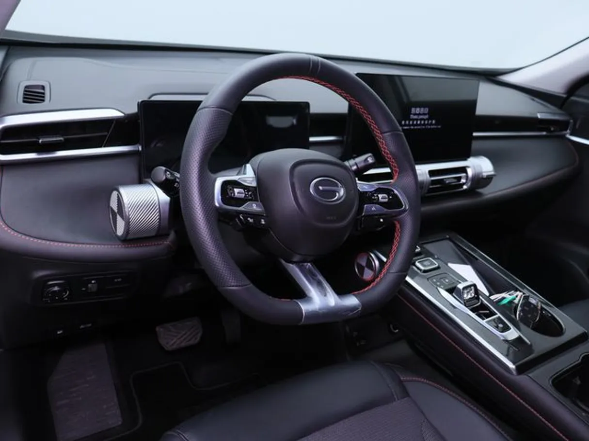 Car image 4