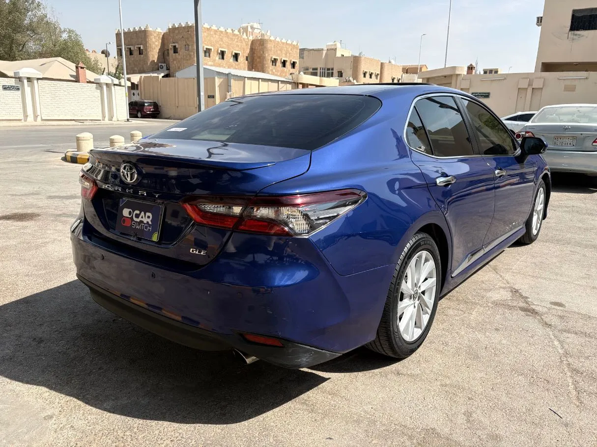 Car image 5