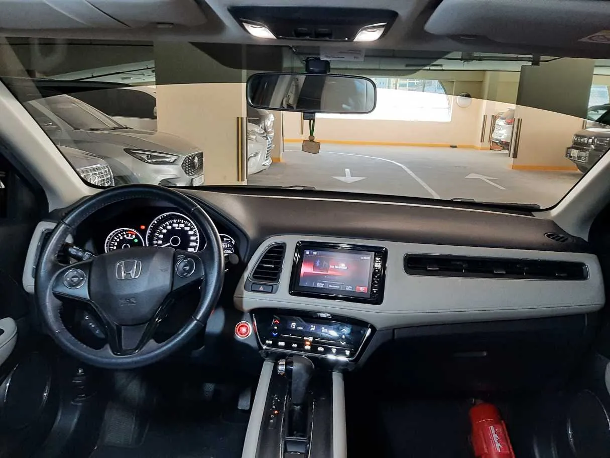 Car image 15