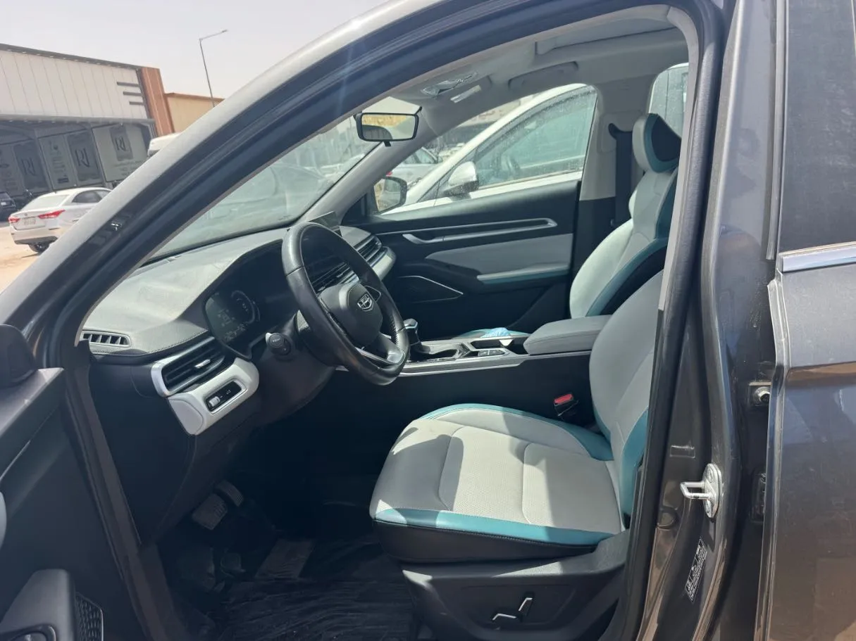 Car image 9