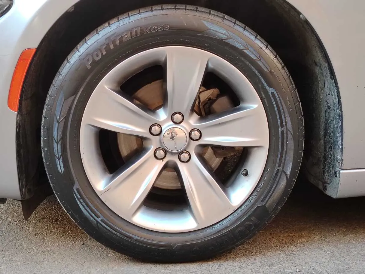 Car image 10