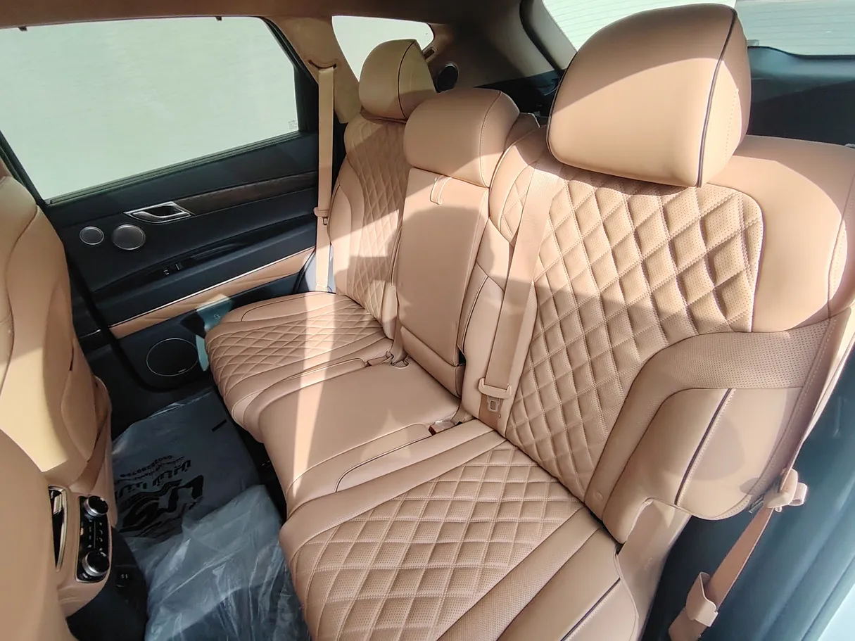 Car image 15