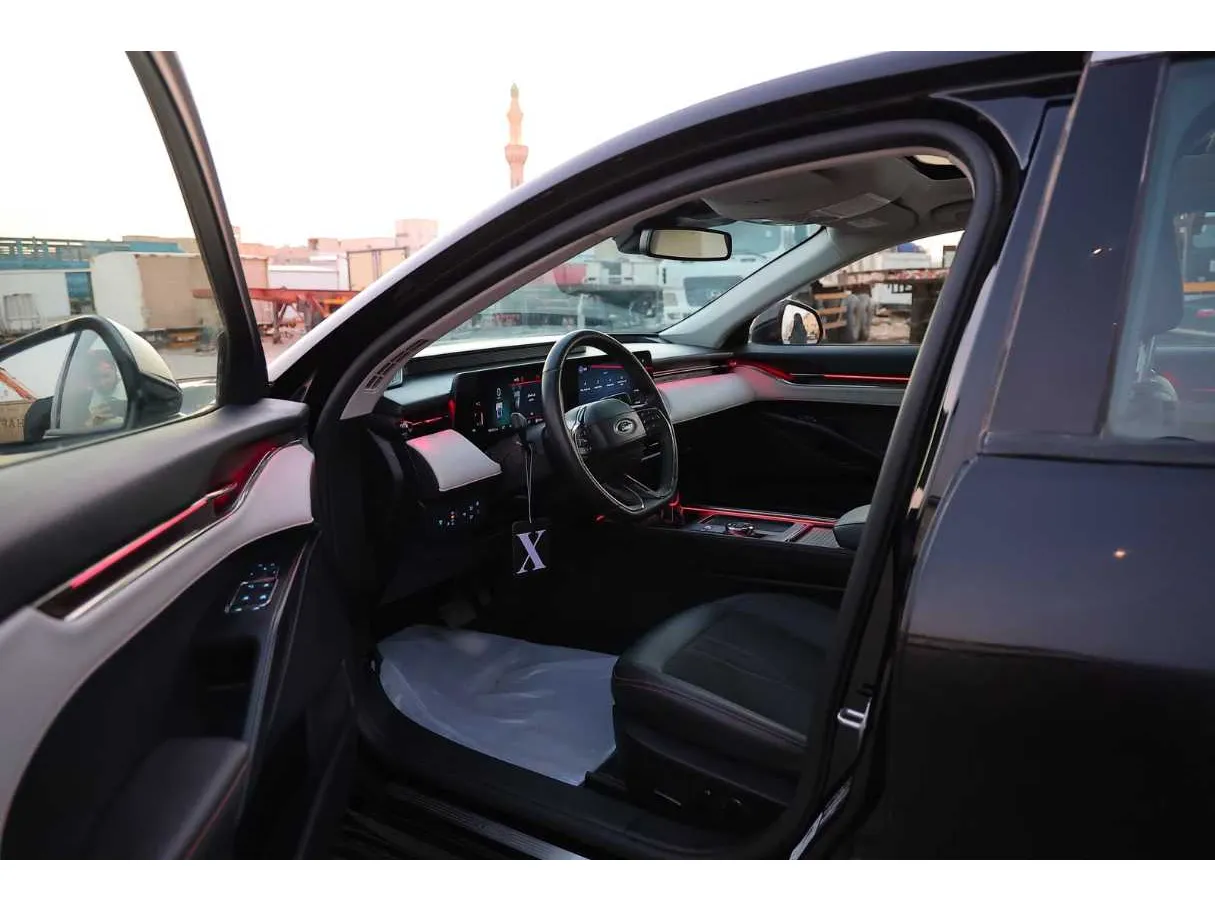 Car image 10