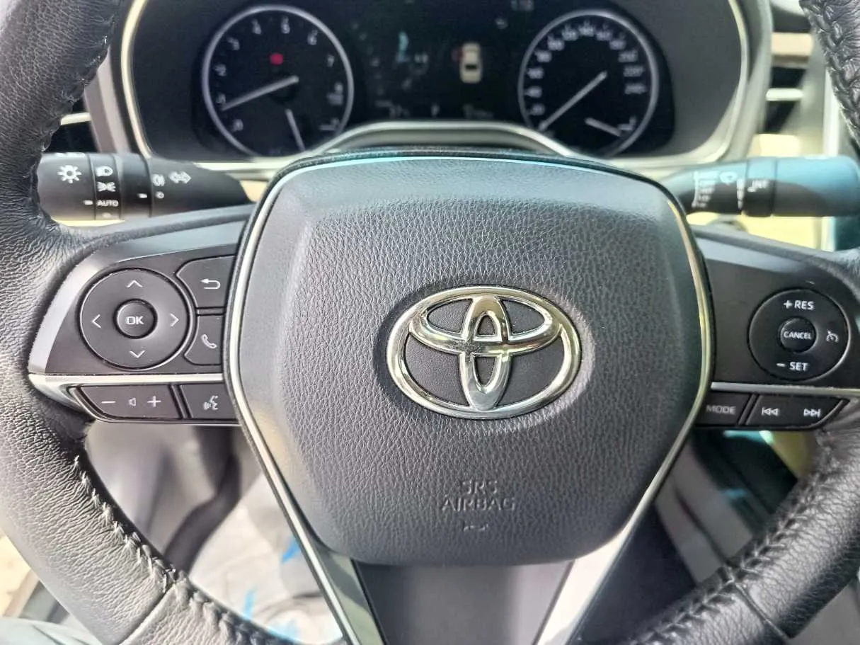 Car image 32