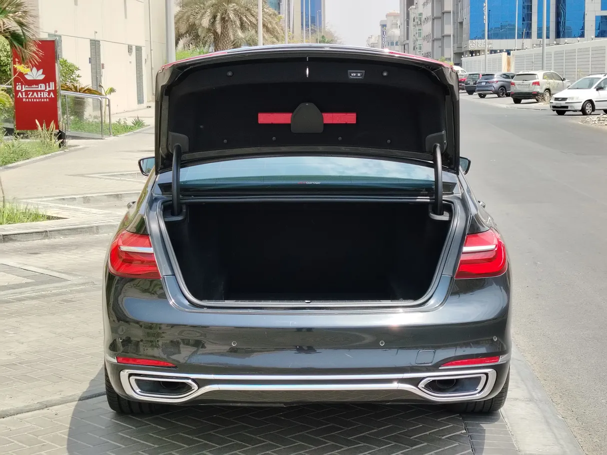 Car image 27