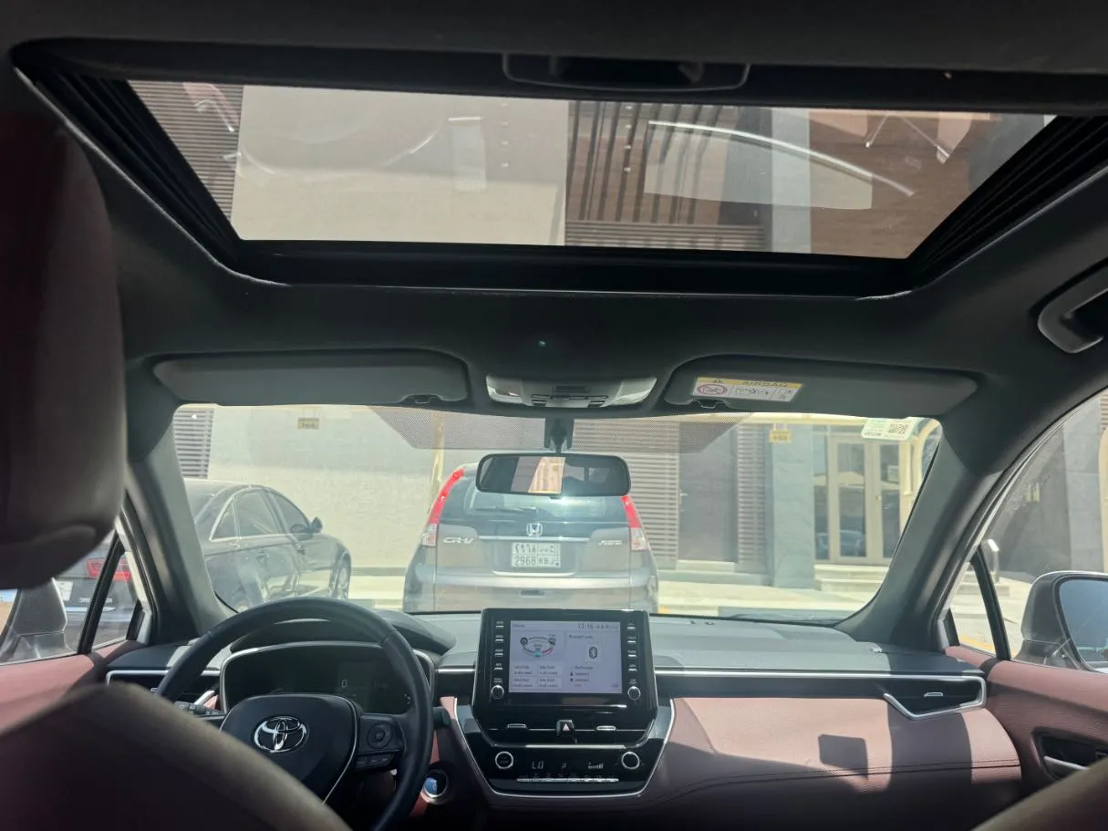 Car image 14