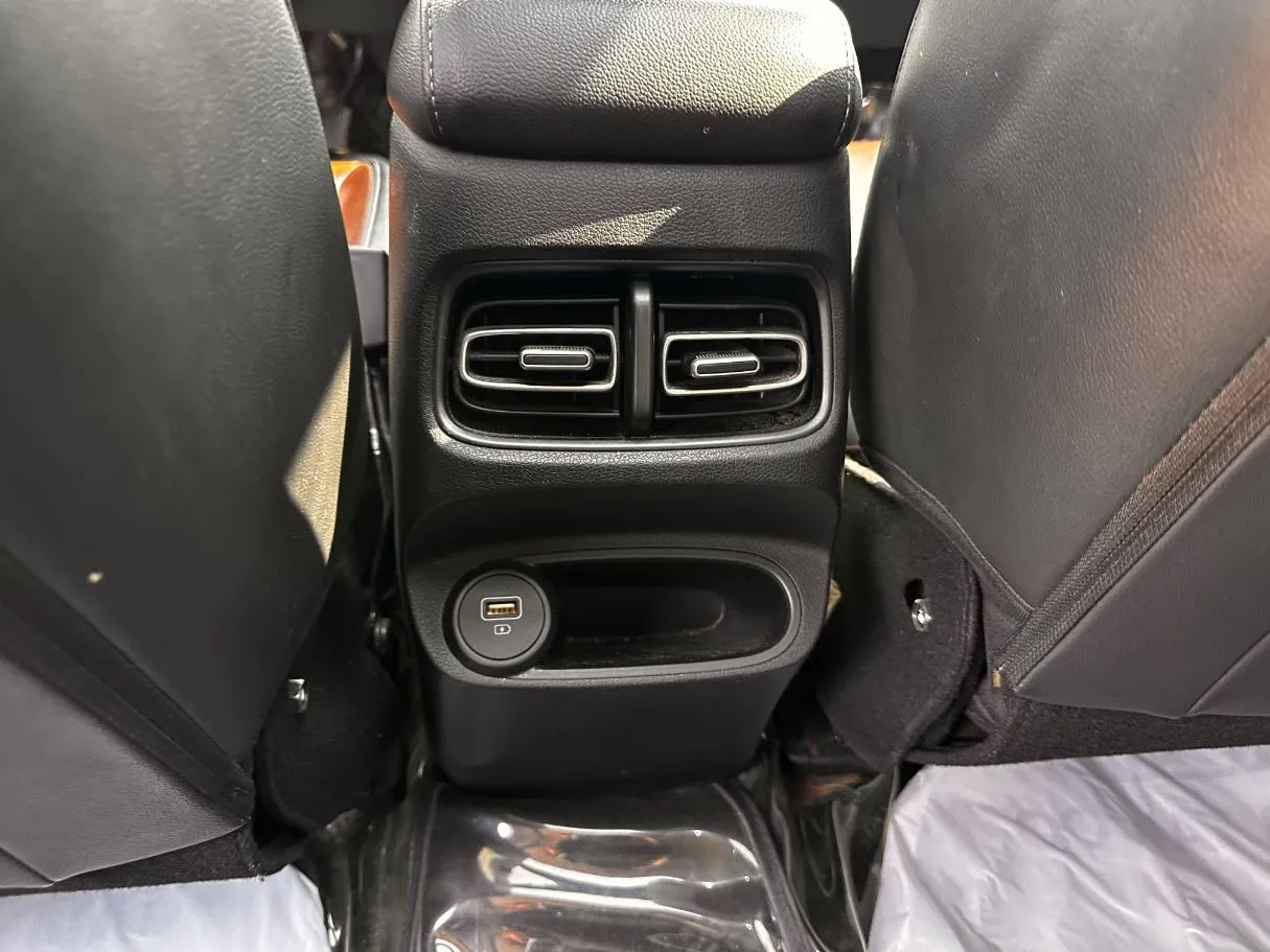 Car image 24