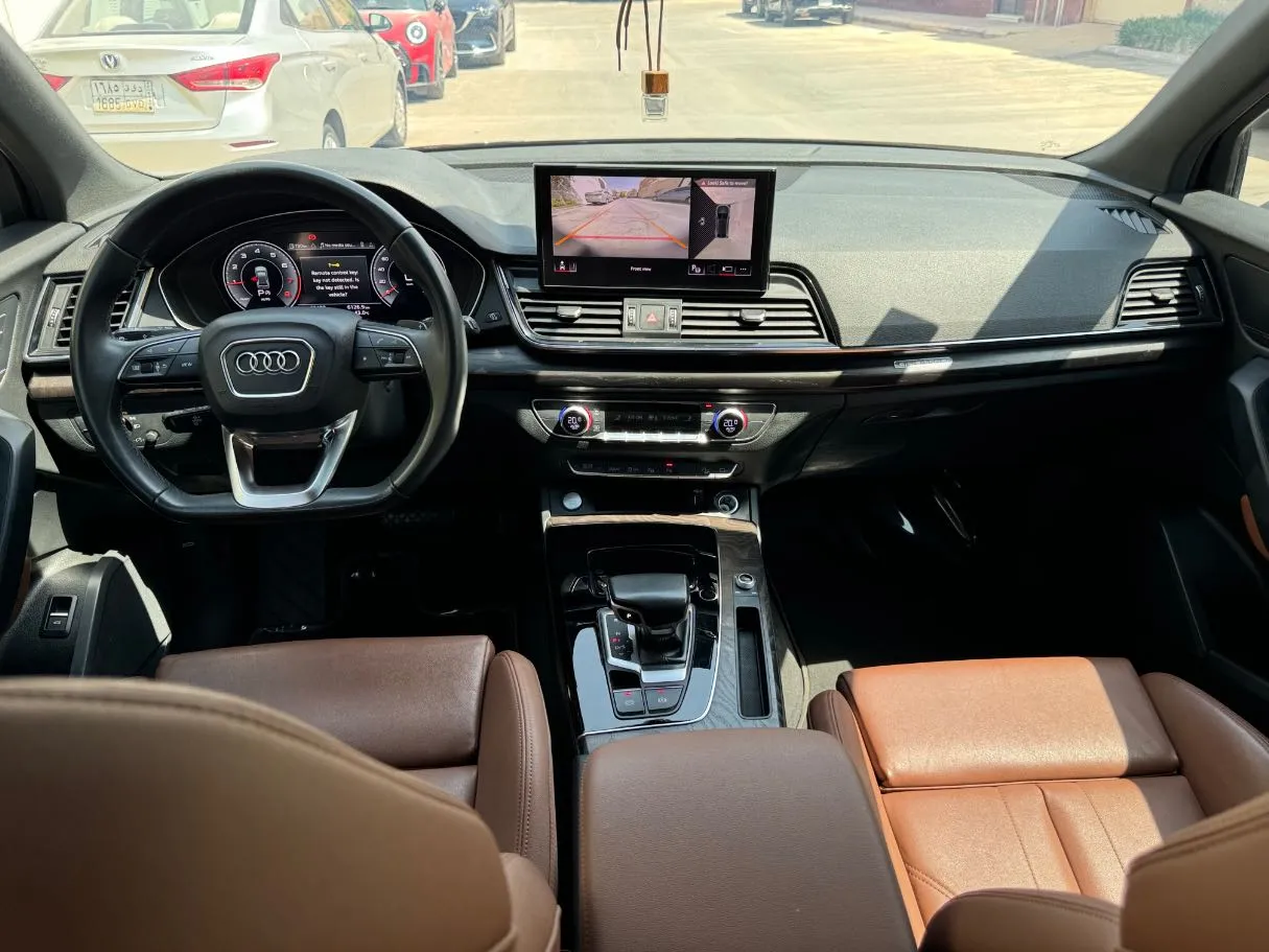 Car image 13