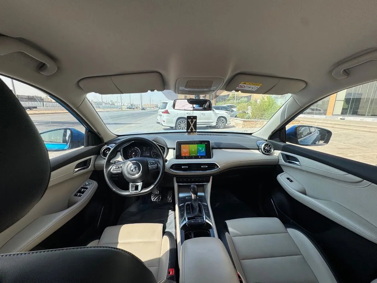 Car image 14