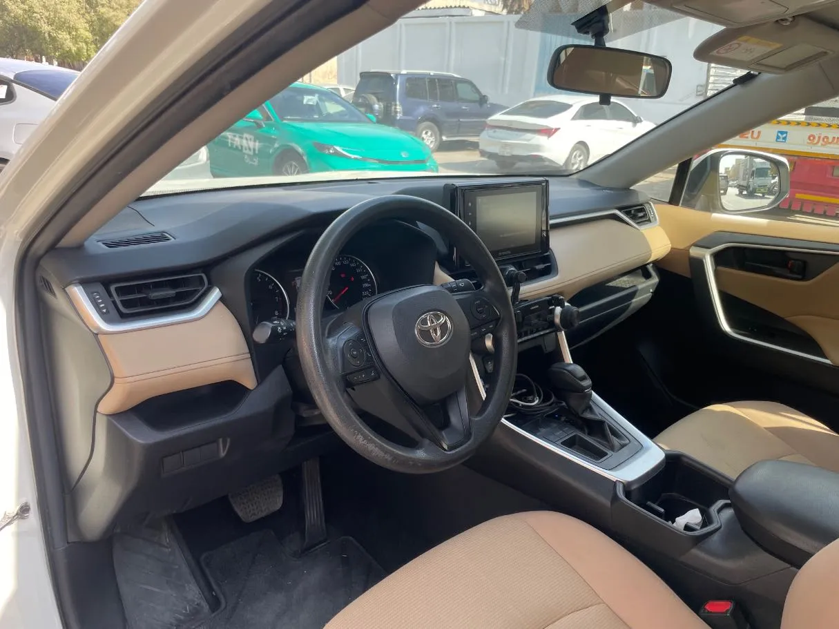 Car image 12