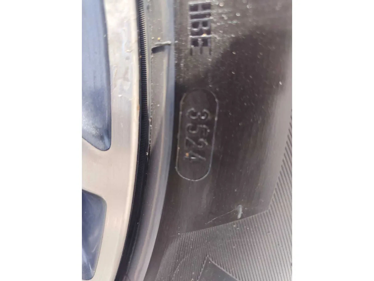 Car image 30