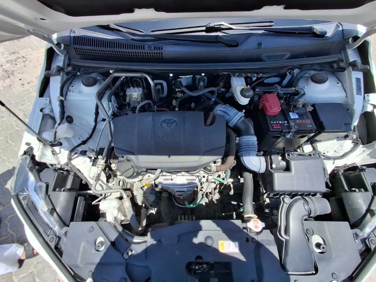 Car image 19