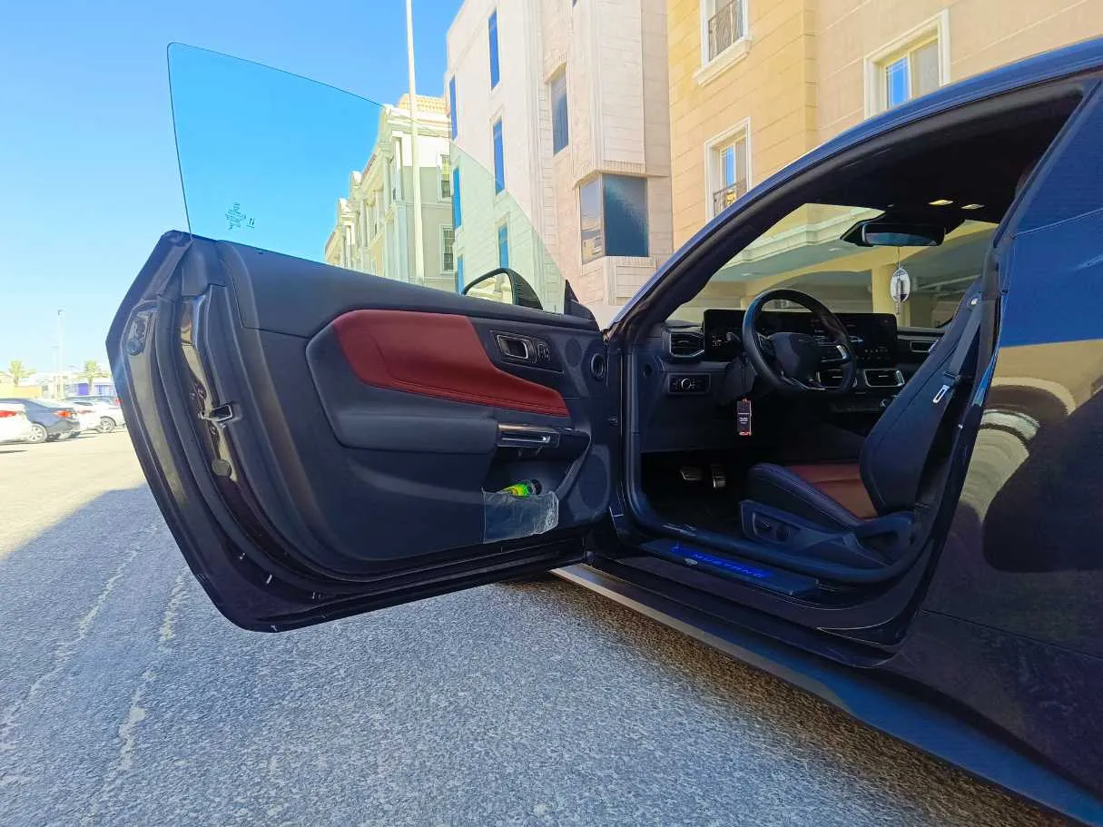 Car image 12