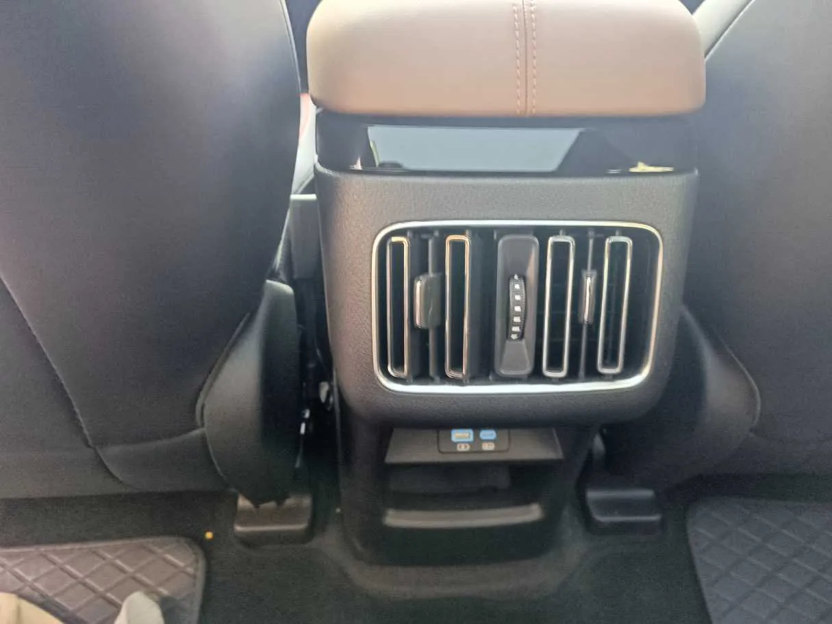 Car image 33