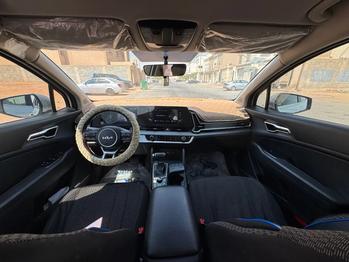 Car image 16
