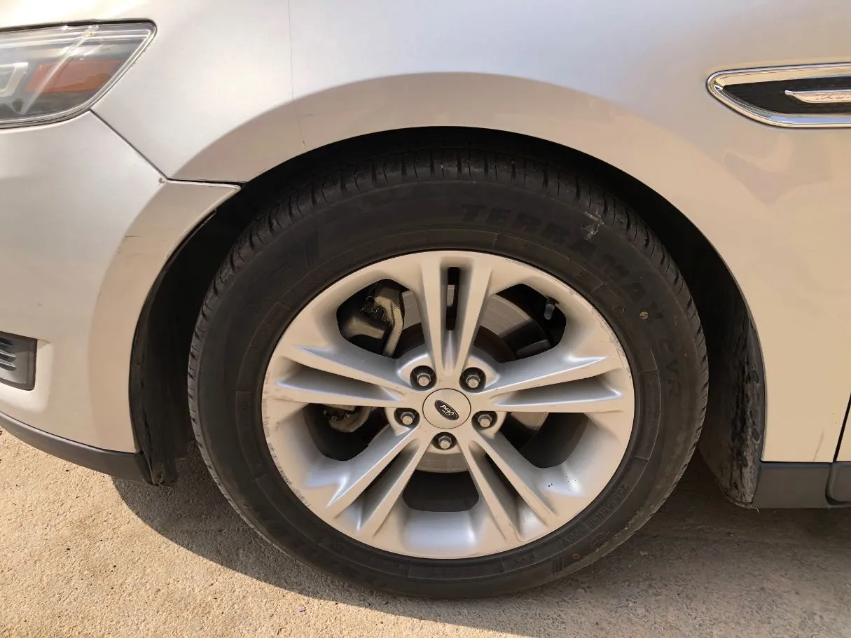 Car image 10